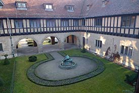 Schlo Cecilienhof courtyard