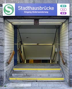 Stadthausbruecke S-Bahn station