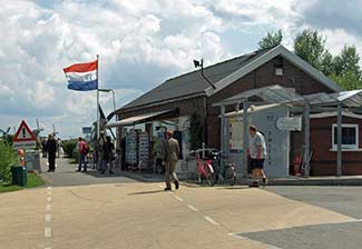 Kinderdijk toilets and souvenir shop