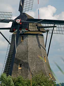 Kinderdijk windmill photo