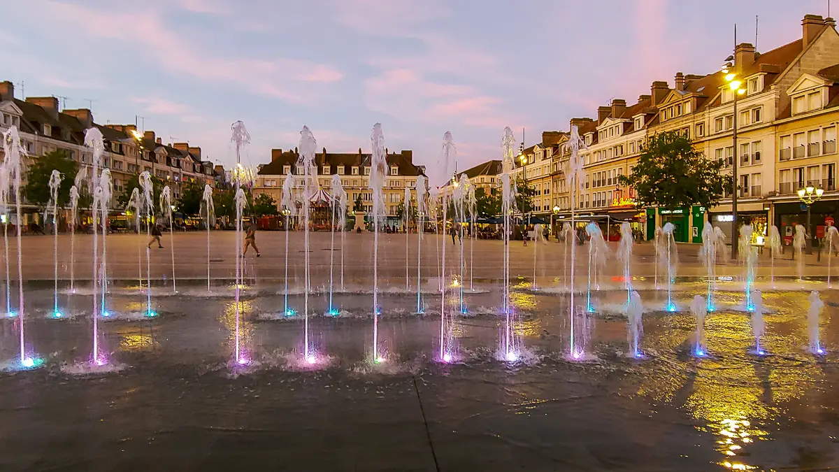 Beauvais Hotel de Ville and fountain on the Place Jeanne Hachette.