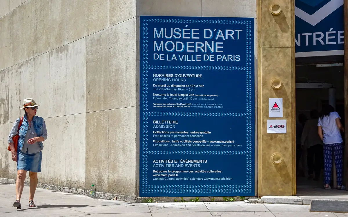 Musée d'Art Moderne de la Ville de Paris entrance.