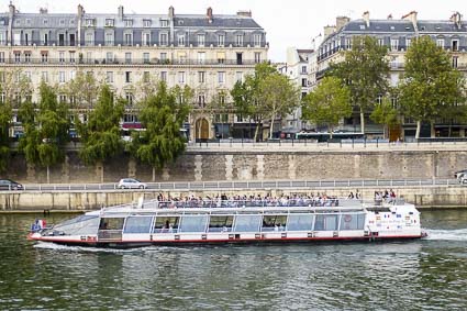Vedettes du Pont-Neuf Seine sightseeing boat