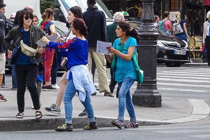 A scam in Paris: they bought real Hermès to sell them for triple -  LaConceria