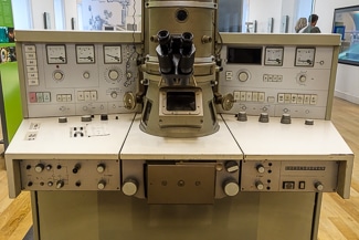 Siemens transmission electron microscope, 1973