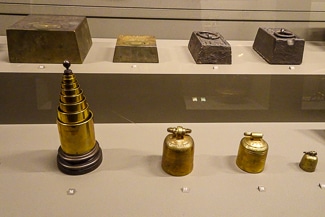 Weights at Musee des Arts et Metiers
