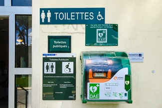 WCs and defibrillator in Parc Montsouris