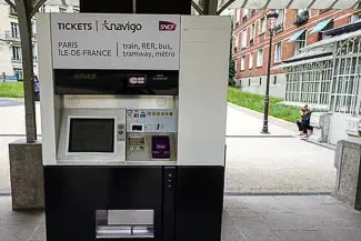 SNCF RER Navigo ticket machine