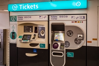 Navigo ticket machine