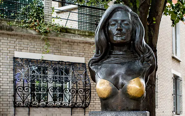 Dalida statue in Montmartre