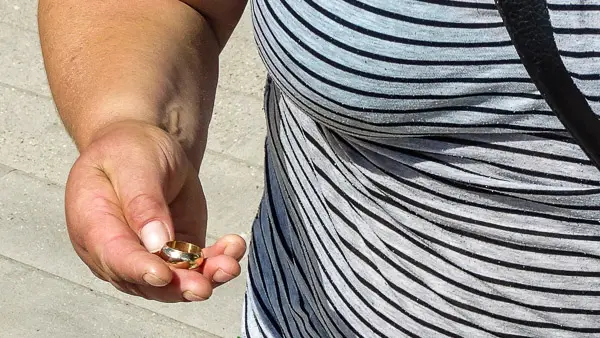 Paris 'gold ring' trick.
