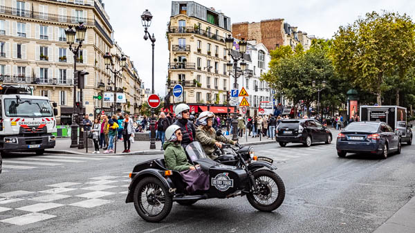 Motorcycle with sidecar tour in Paris