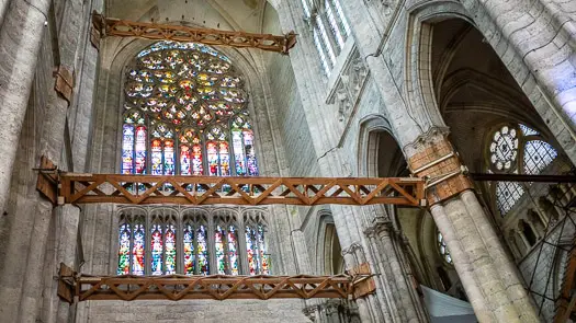 Horizontal braces in Beauvais Cathedral transept