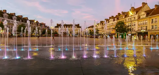 Beauvais Hotel de Ville and fountain