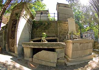 Pere Lachaise tomb photo
