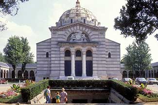 Pere Lachaise crematorium and columbarium photo