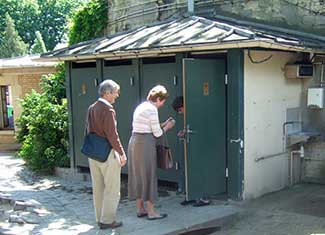 Pere Lachaise toilets - photo