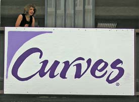 Curves Paris sign