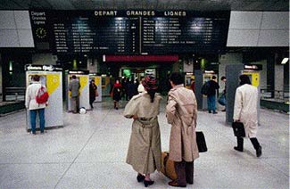 couple in Paris railroad station