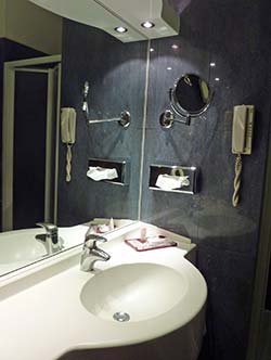 Hotel della Torre Argentina bathroom