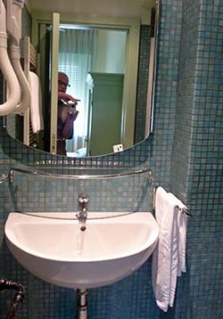 Hotel Lilium bathroom