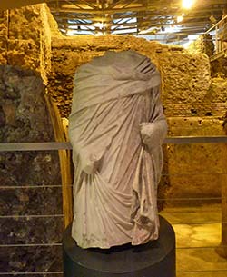 Headless statue in La Citta dell'Acqua