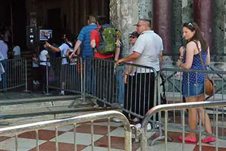 Waiting line - Basilica di San Marco