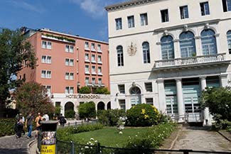 Hotel Papadopoli Venezia (pink building)