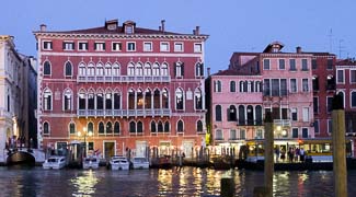 Palazzo Bembo (left) and Rialto Alilaguna stop