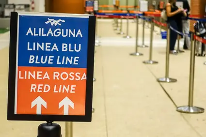 Alilaguna Linea Blu and Linea Rossa signs