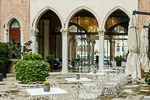 Hotel Sina Centurious Palace courtyard