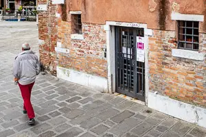 Vaise luggage lockers store at Venice's Piazzale Roma
