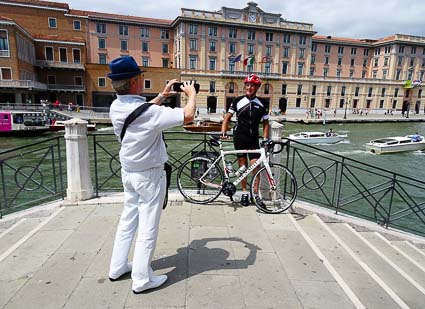 Venice cycles store