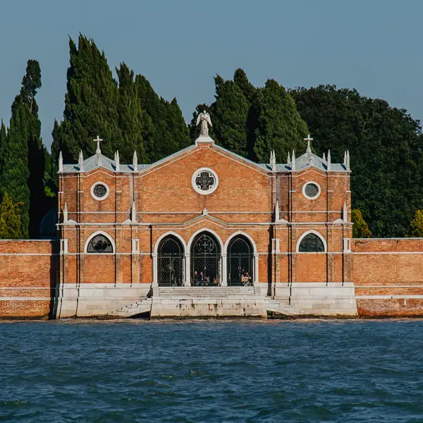 ABOVE: L'Isola di  San Michele is surrounded by a brick wall with iron gates spaced along the island's perimeter.