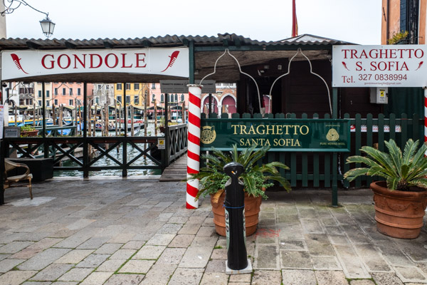 Santa Sofia traghetto and gondola pier.