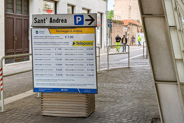 Sant' Andrea Parking Garage in Piazzale Roma: Rates