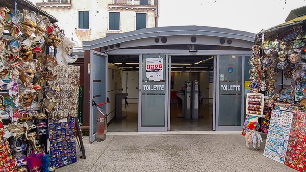 Public toilet (WC) with souvenir stands at Piazzale Roma