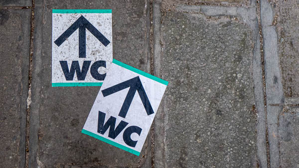 Arrows pointing to Venice public toilets