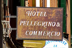 Hotel Commercio e Pellegrino sign