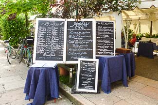 Restaurant menus on the Lido