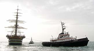 Venice tugboat photo